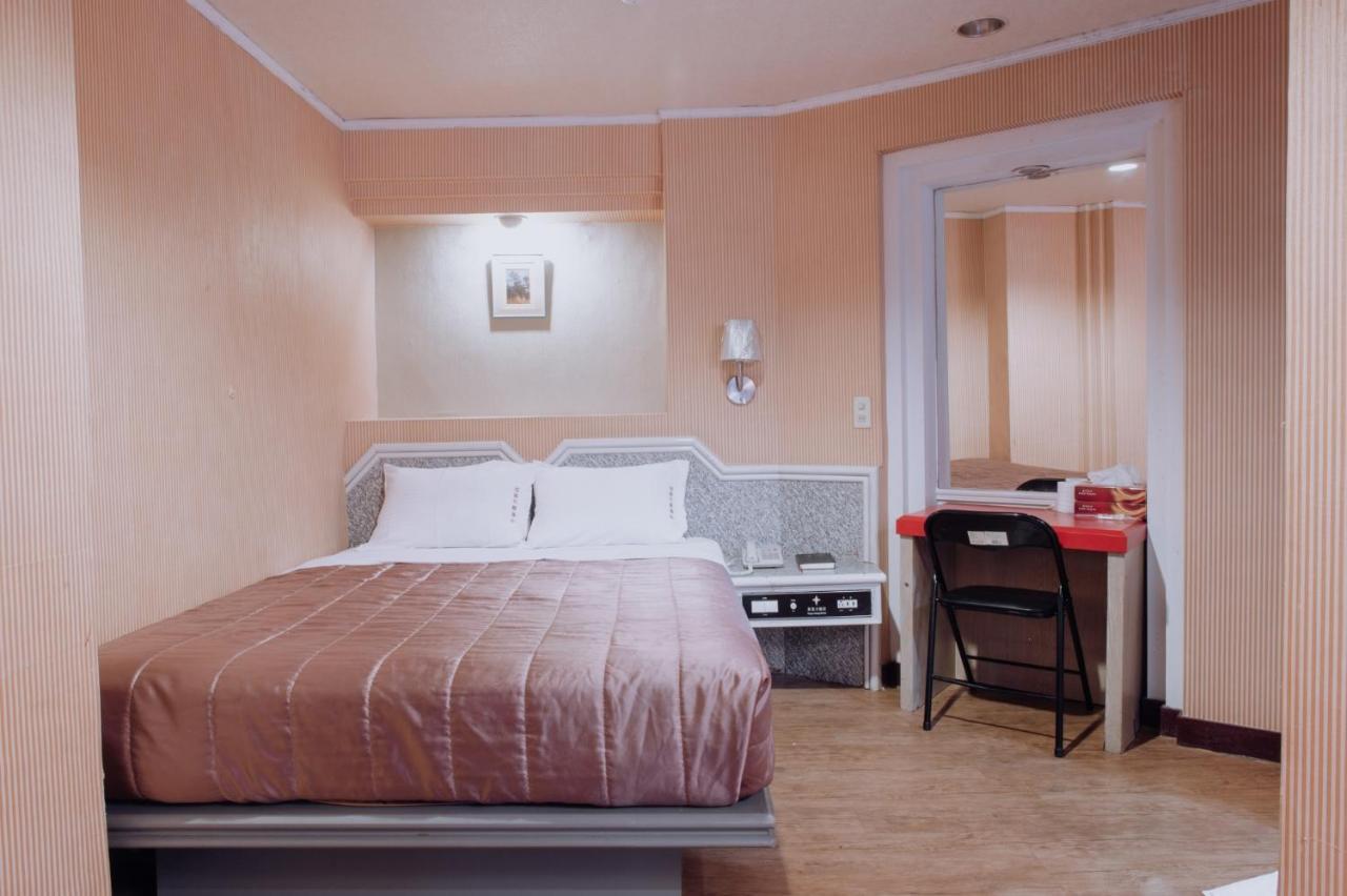 Pingtung Tong Hsin Hotel מראה חיצוני תמונה
