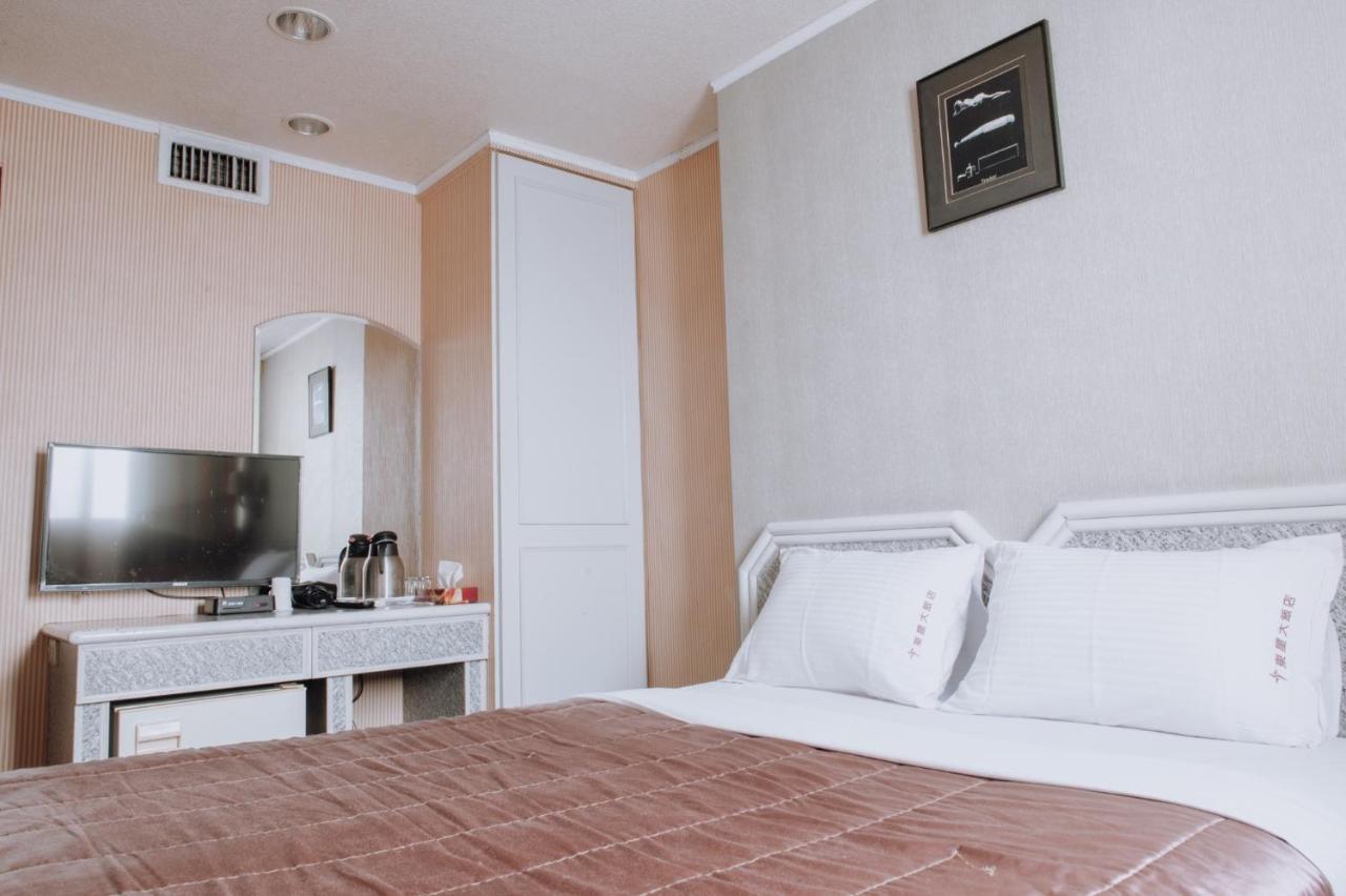 Pingtung Tong Hsin Hotel מראה חיצוני תמונה